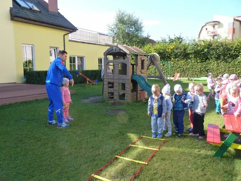 Zajęcia z kangurem: jak pomóc dziecku rozwijać pasję do ruchu