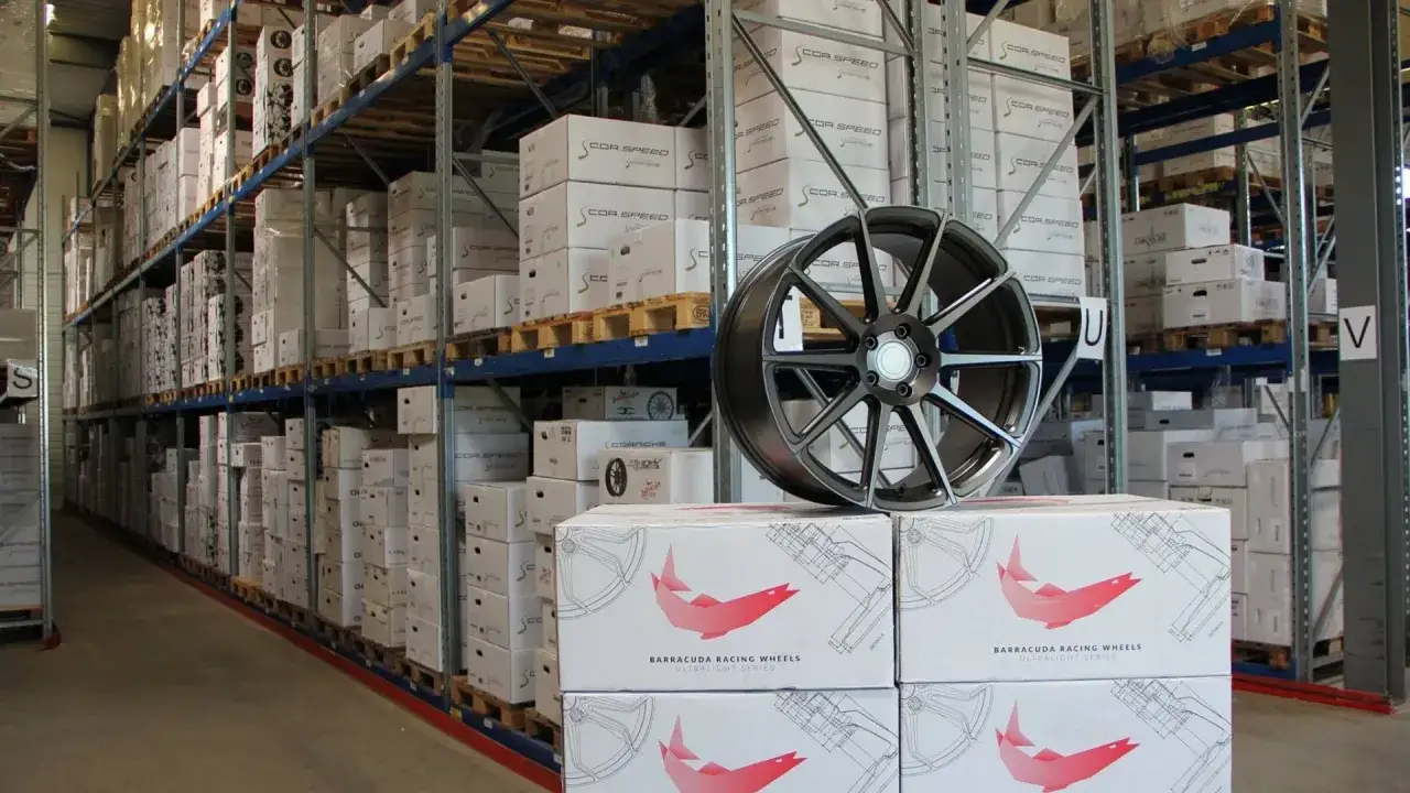 Reifen versenden: So vermeiden Sie hohe Versandkosten und Schäden