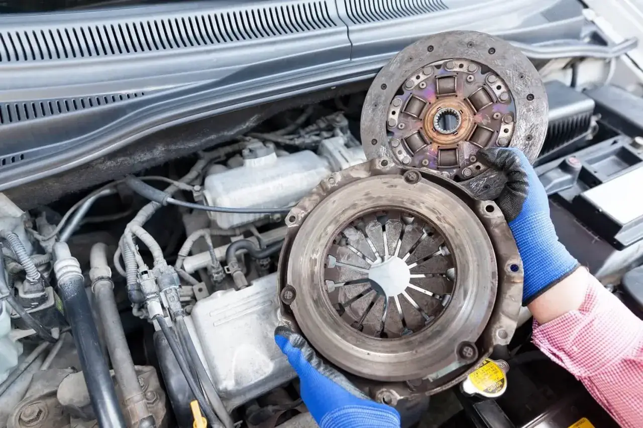 Sprzęgło nie wysprzęgla – objawy, które mogą zrujnować jazdę