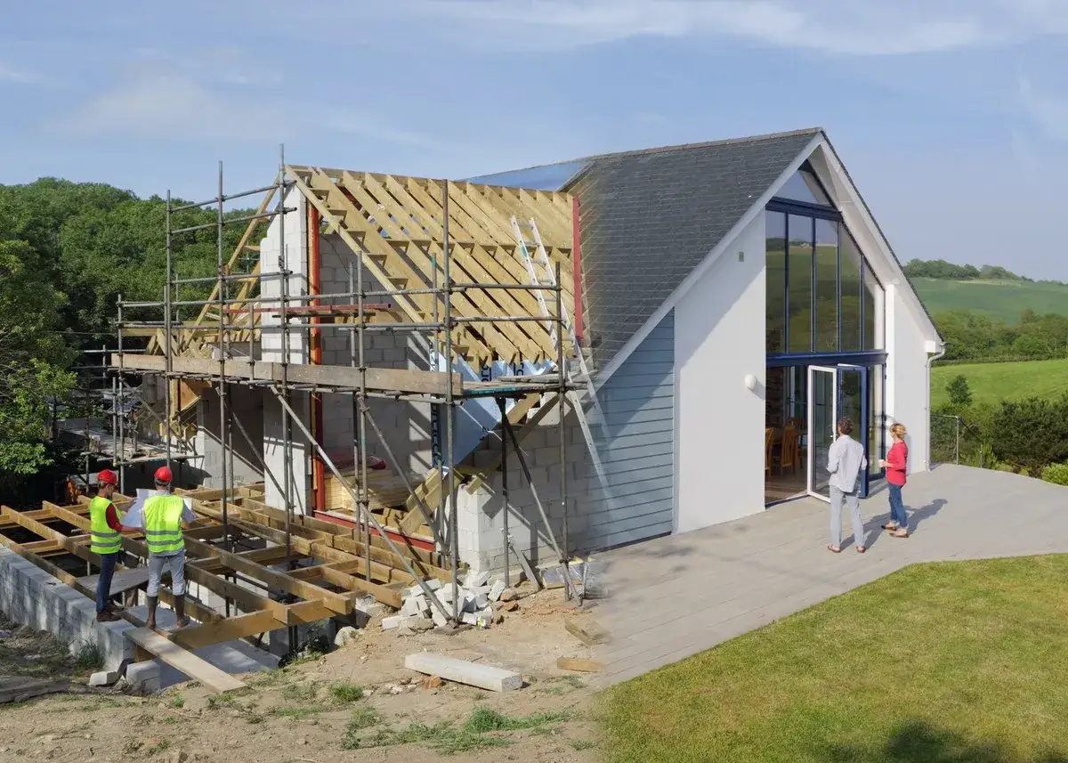 Budowa domu w UK: Ile kosztuje? Jak odzyskać VAT i zaoszczędzić?
