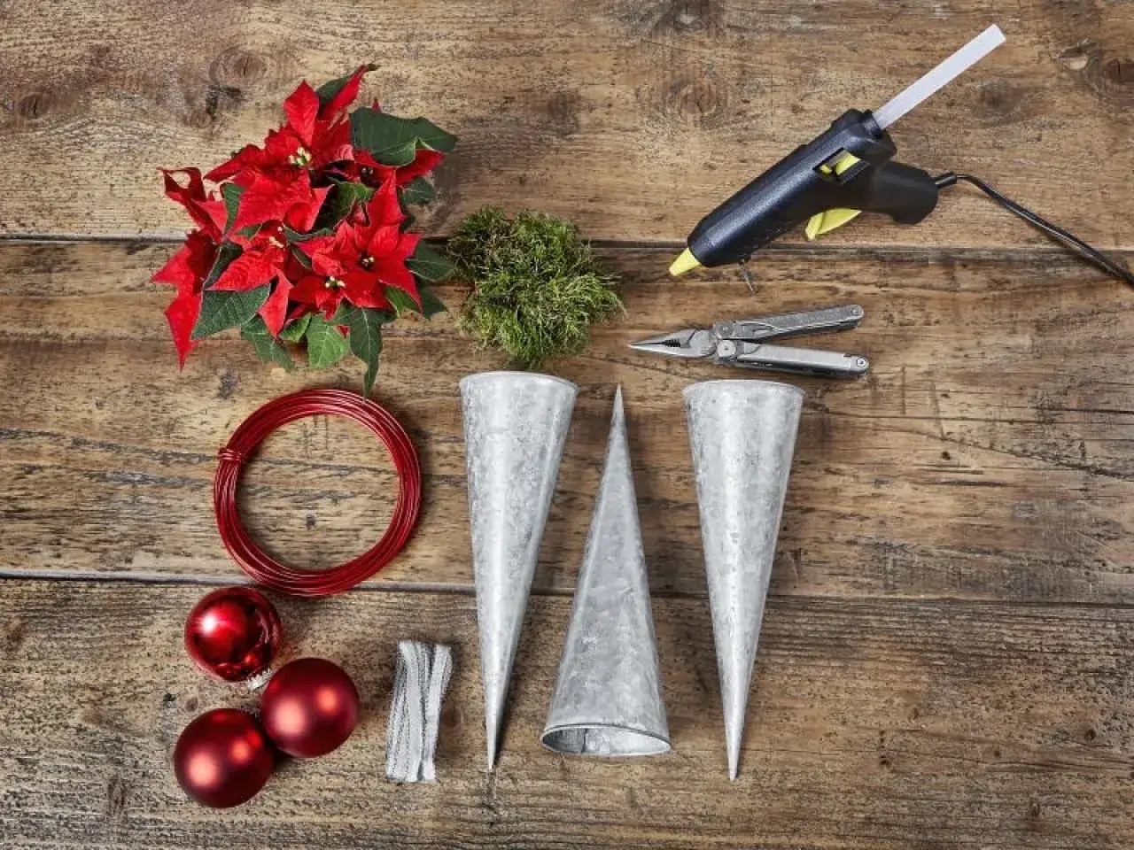 Odmień krzesła na święta: DIY i szybkie dekoracje na Boże Narodzenie i Wielkanoc