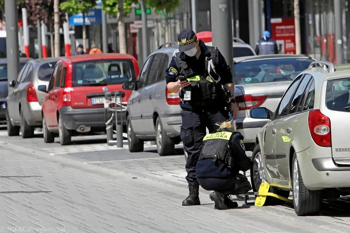 Parkowanie na osiedlu: Mandat od straży? Poznaj swoje prawa!