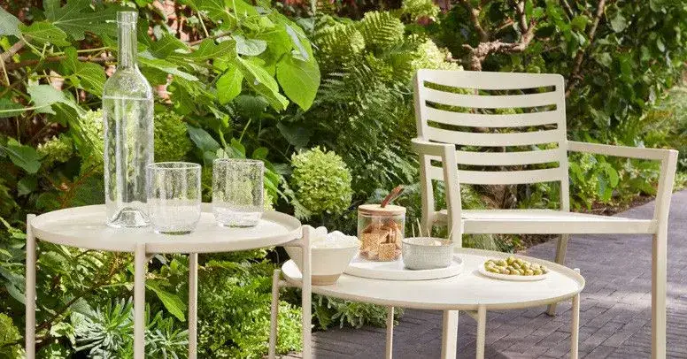 Czym pomalować plastikowe krzesła, aby uzyskać trwały efekt?