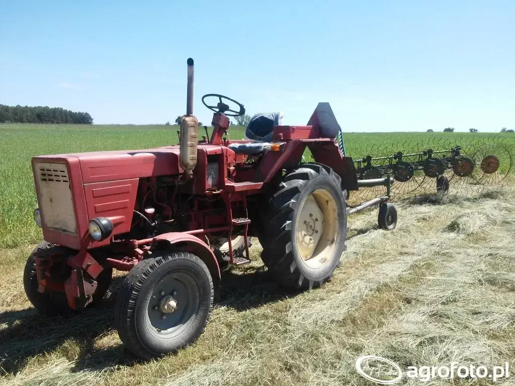 Ile koni ma t25? Wszystko o mocy silnika i wersjach ciągnika T-25