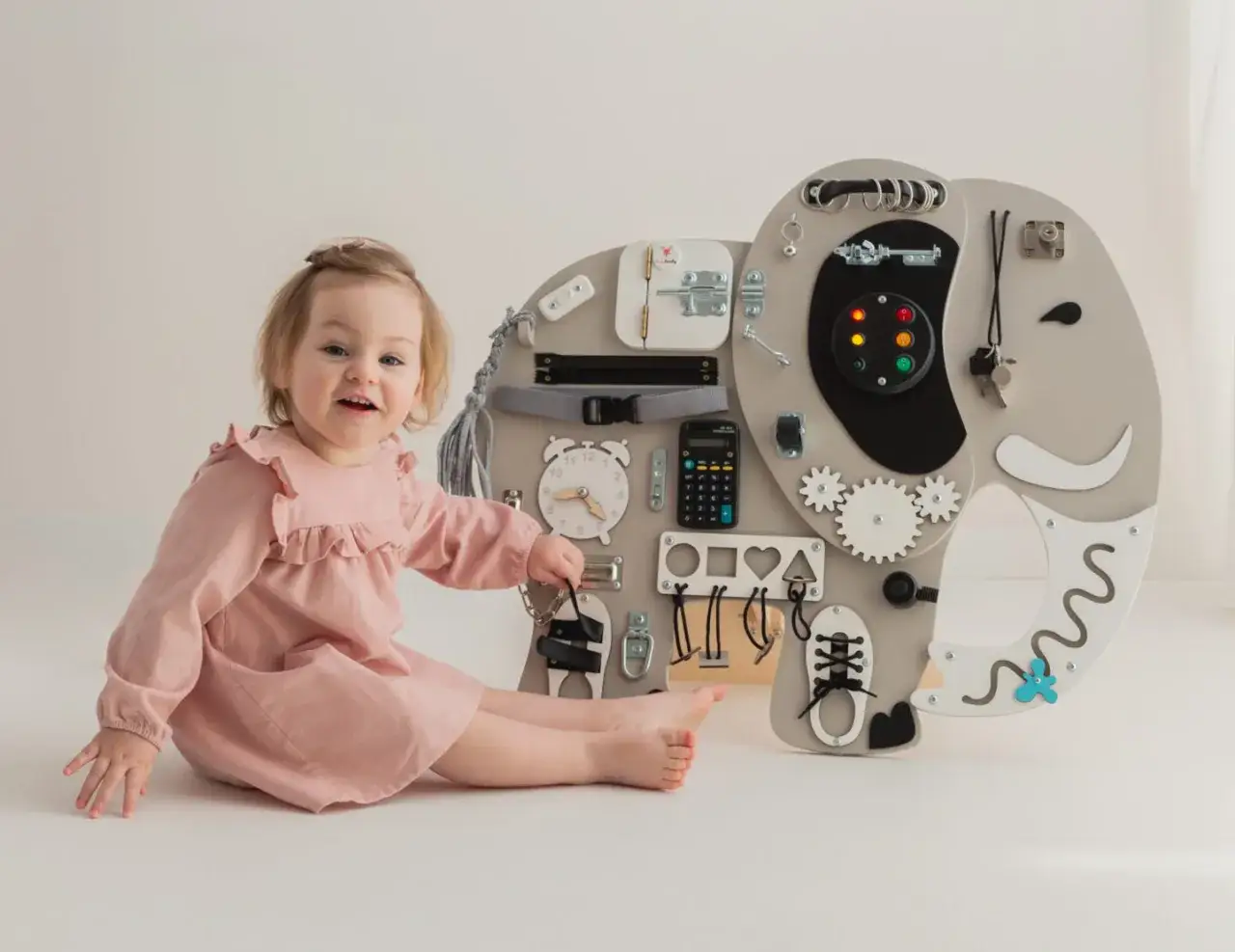 Tablica sensoryczna dla roczniaka: Bezpieczeństwo i rozwój poradnik