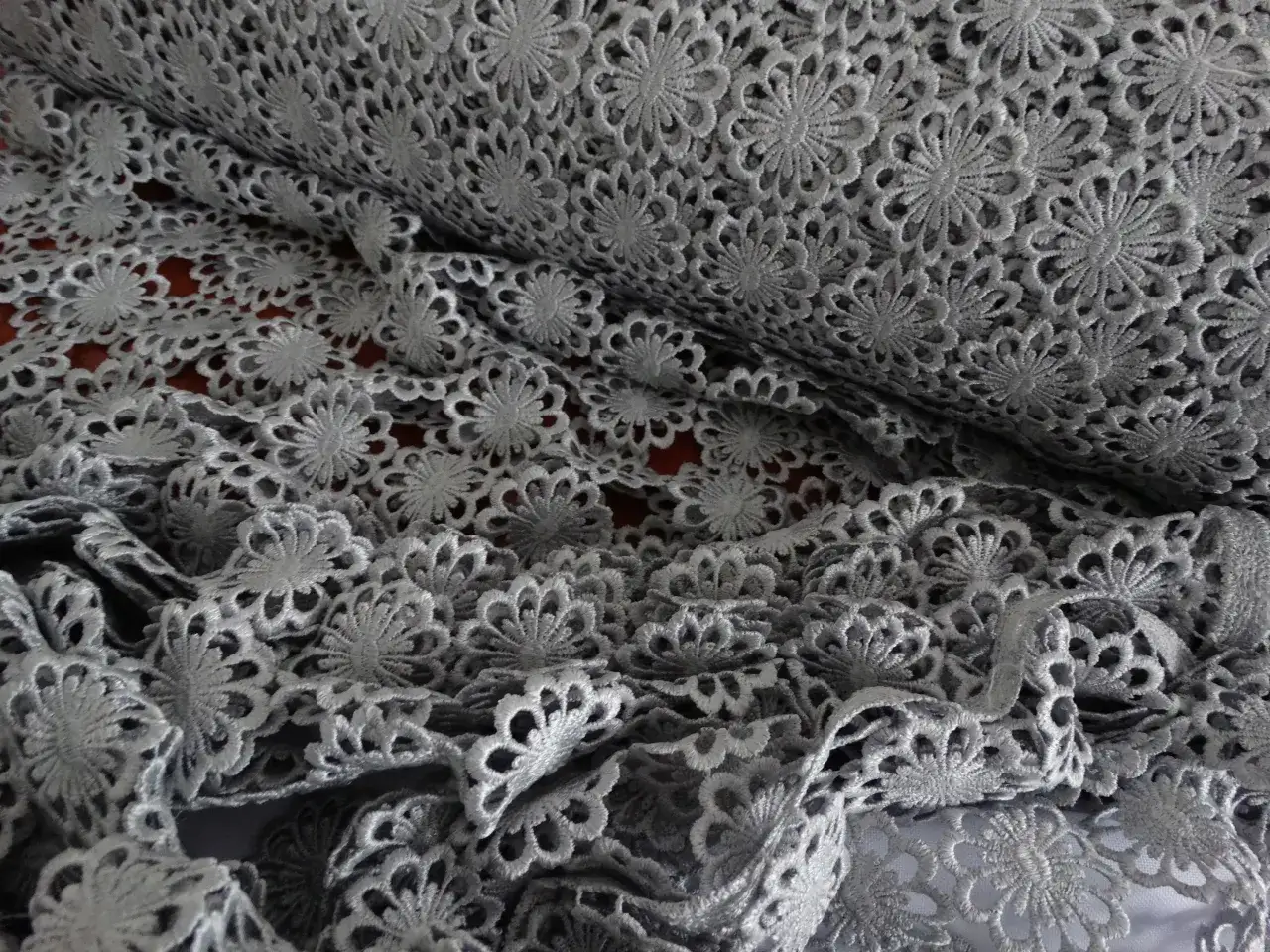  Gipiura obrusowa z metra - Wyjątkowe obrusy z gipiury na metry