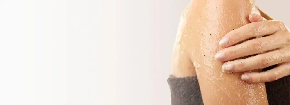 Peeling solny czy cukrowy: który wybór jest lepszy dla Twojej skóry?