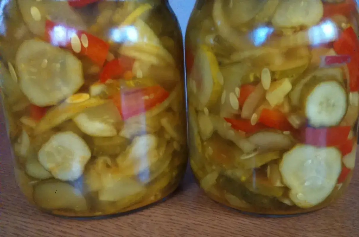 Jak zrobić sałatkę z ogórków i papryki, która zachwyci każdego