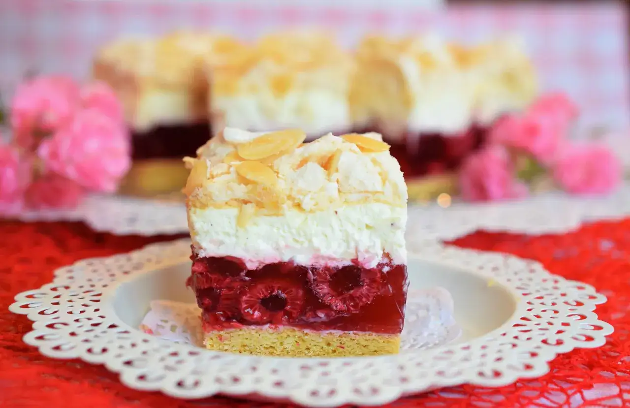 Jak przechowywać Malinową Chmurkę? Chrupiąca beza to sekret!