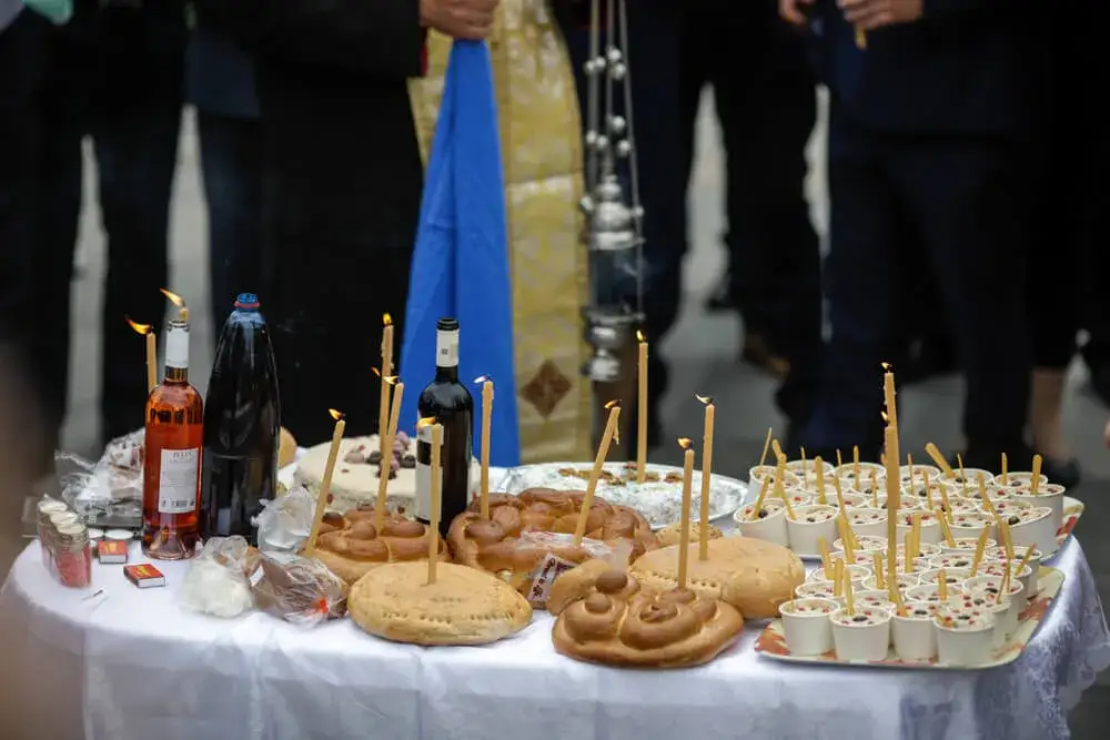 Ile trwa msza pogrzebowa w cerkwi? Zaskakujące szczegóły i różnice