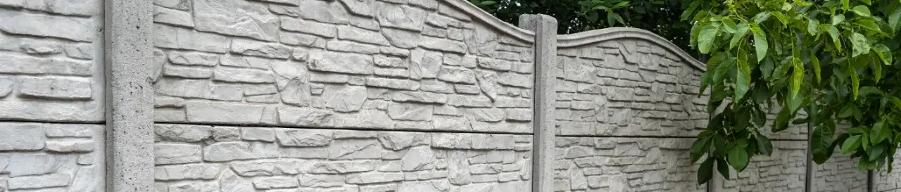 Czym pomalować płot betonowy, aby uniknąć łuszczenia i zniszczeń?