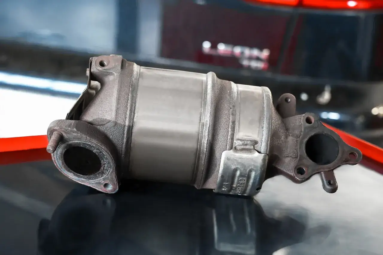 Myślę, że to dobry tytuł:
Wyprogramowanie DPF: Czy warto ryzykować? Mandaty, awarie i alternatywy