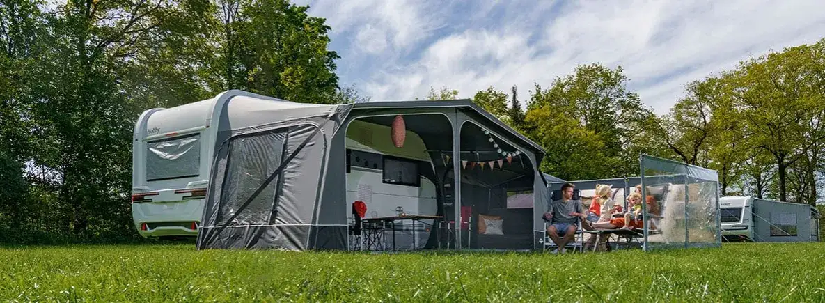 Jak zamontować przedsionek do przyczepy kempingowej bez problemów