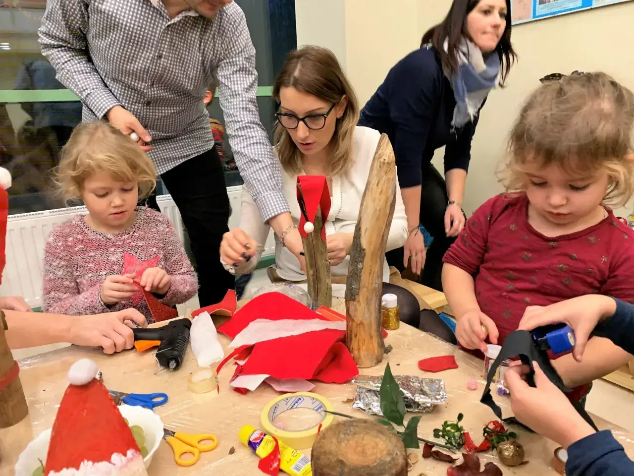 Warsztaty plastyczne dla dzieci i rodziców – kreatywny sposób na rodzinny czas i rozwój