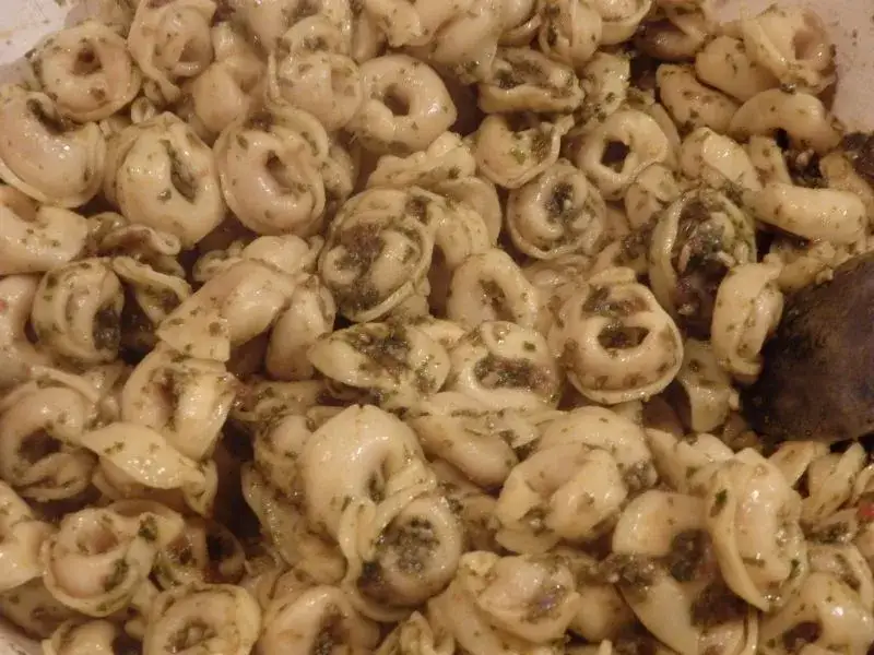 Tortellini z pesto jak podawać - 5 zaskakujących sposobów na serwowanie