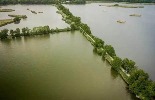 Jeziora Milickie: Odkryj ich niezwykłe piękno i bogactwo przyrody