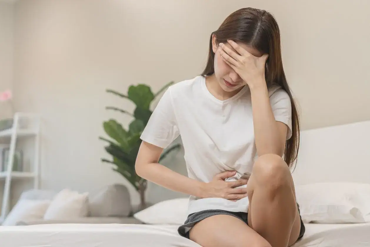 Krwotoczna miesiączka: kiedy naprawdę warto udać się do szpitala?