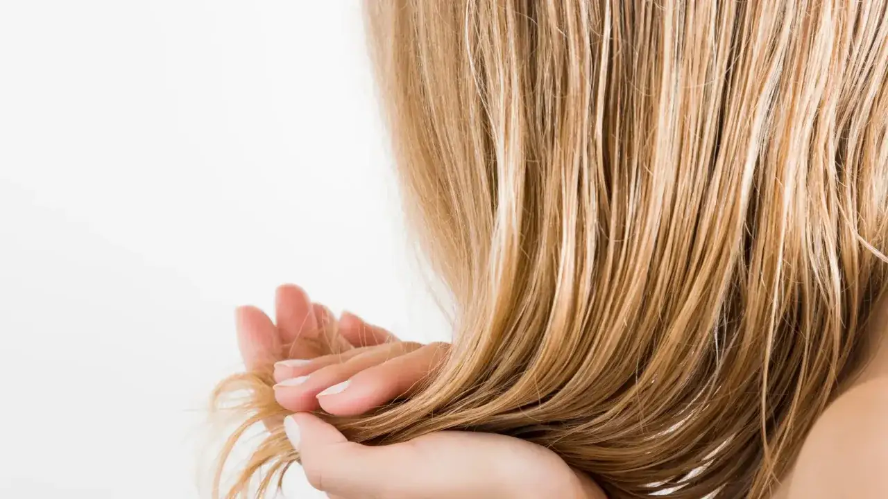 Tłuste włosy po olejowaniu? Zmyj olej jak ekspert!