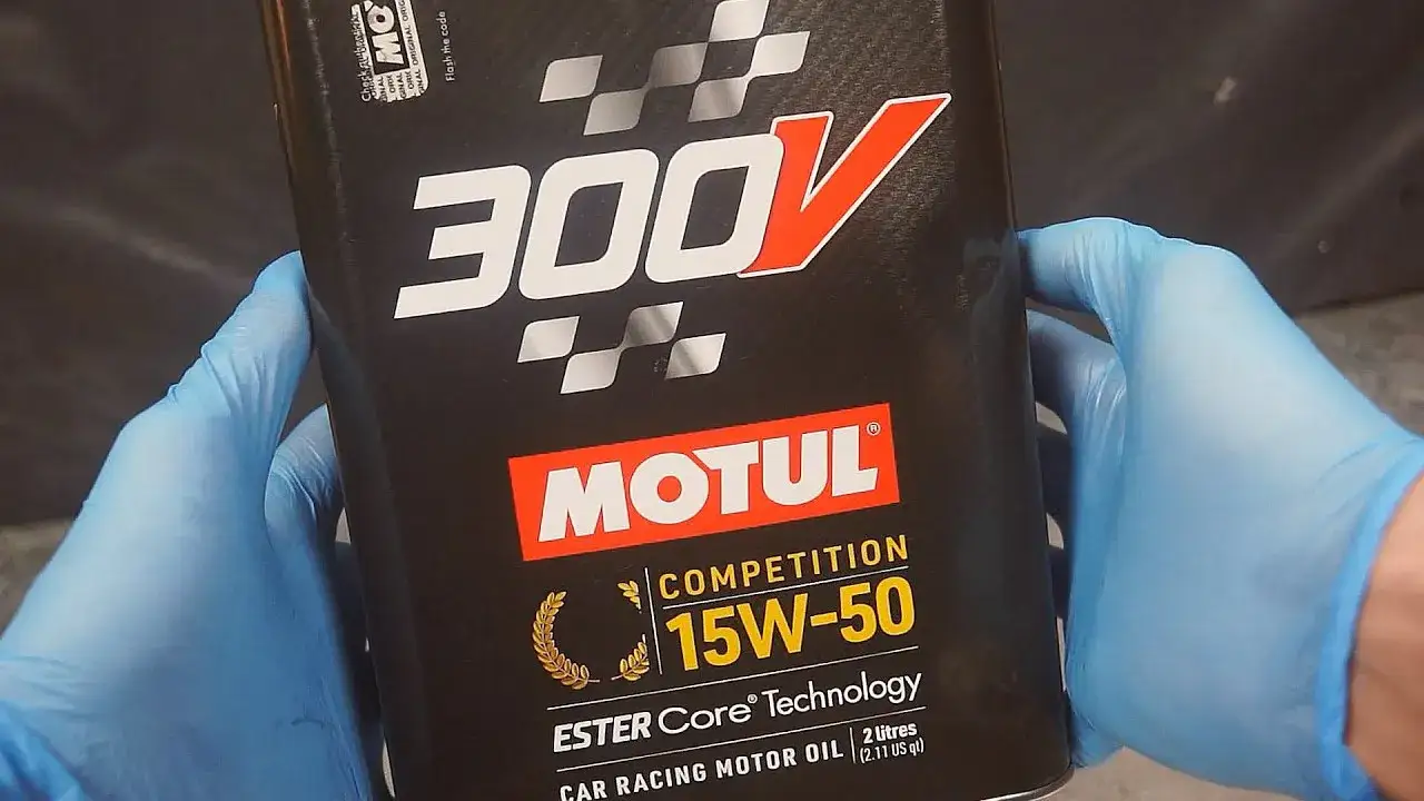 Motul 300V 15W50: Ekspert radzi czy warto w niego inwestować?