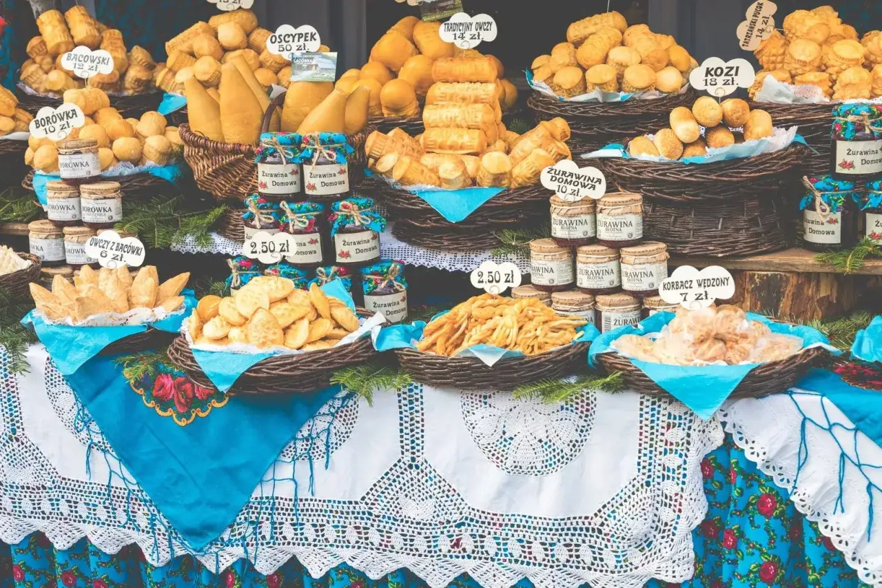 Co zjeść w Zakopanem? Najlepsze tradycyjne potrawy, które musisz spróbować