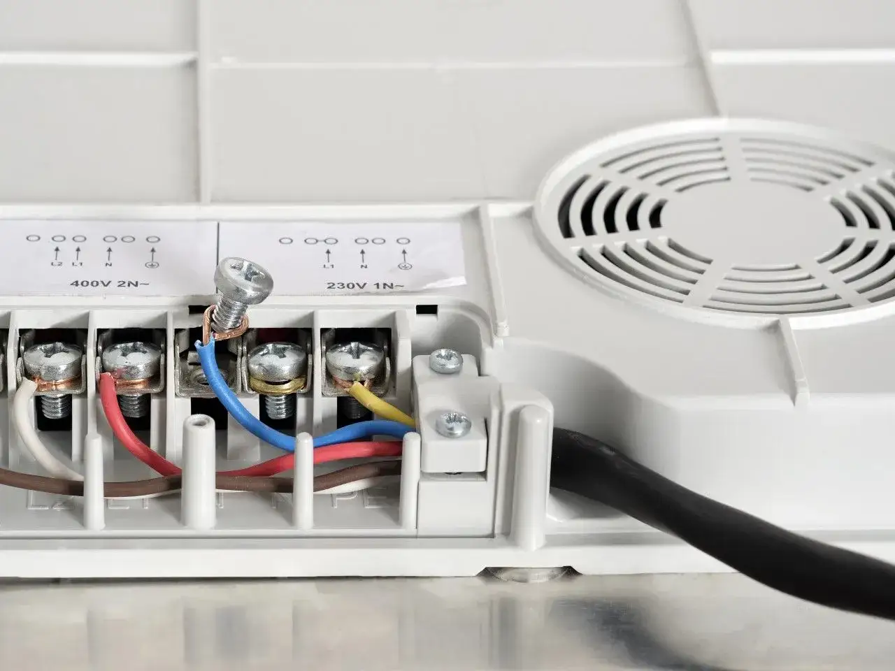 Jaki kabel do płyty indukcyjnej musisz wybrać: praktyczny poradnik