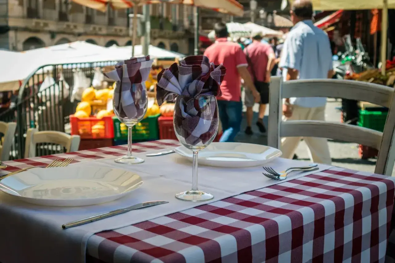 Co zjeść w Katanii: Najlepsze lokalne potrawy i restauracje