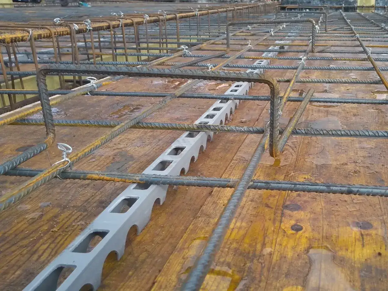 Najlepsze maszynki do zbrojenia - jak wybrać idealny model?