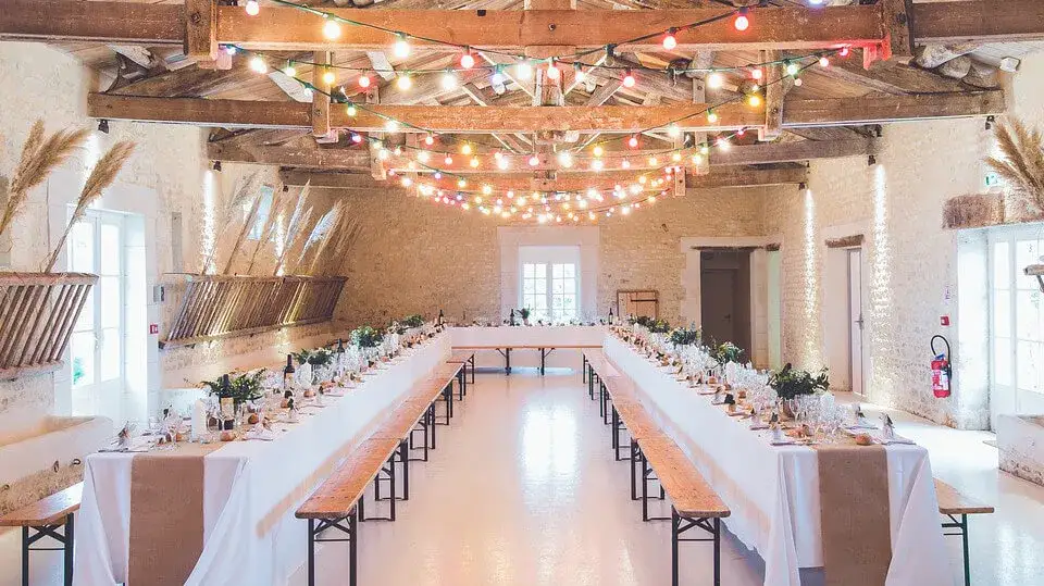 Ile talerzyk na wesele? Sprawdź ceny i uniknij nieprzyjemnych niespodzianek