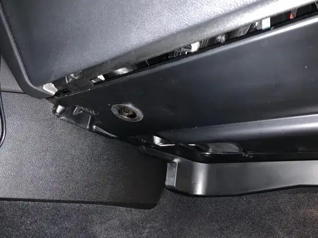 Gdzie są bezpieczniki w BMW X3 F25? Odkryj ich lokalizację i funkcje