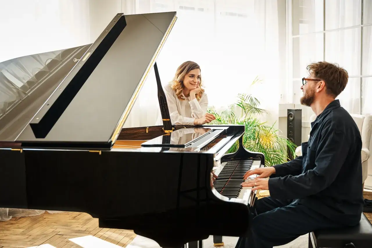Ile kosztuje wynajem fortepianu? Pełny cennik i ukryte opłaty