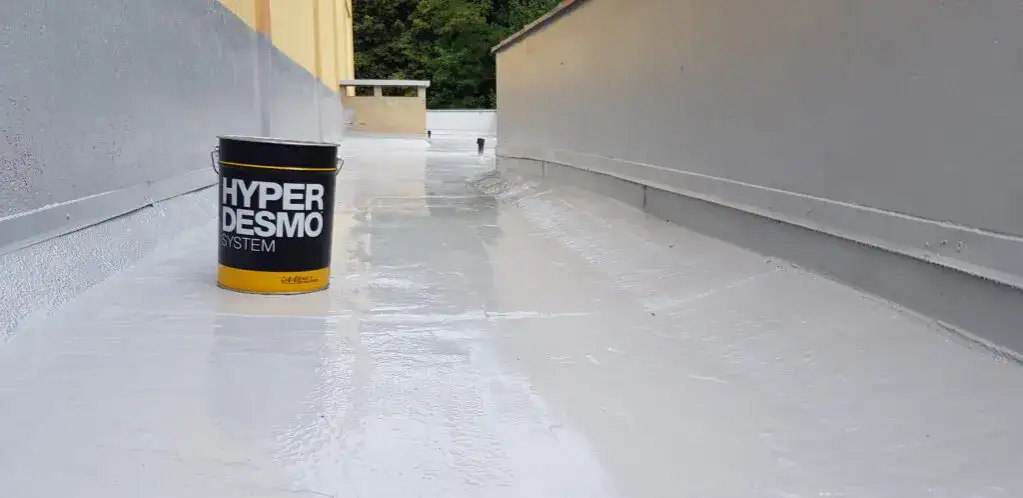 Jak naprawić przeciekający dach z blachy i uniknąć kosztownych szkód