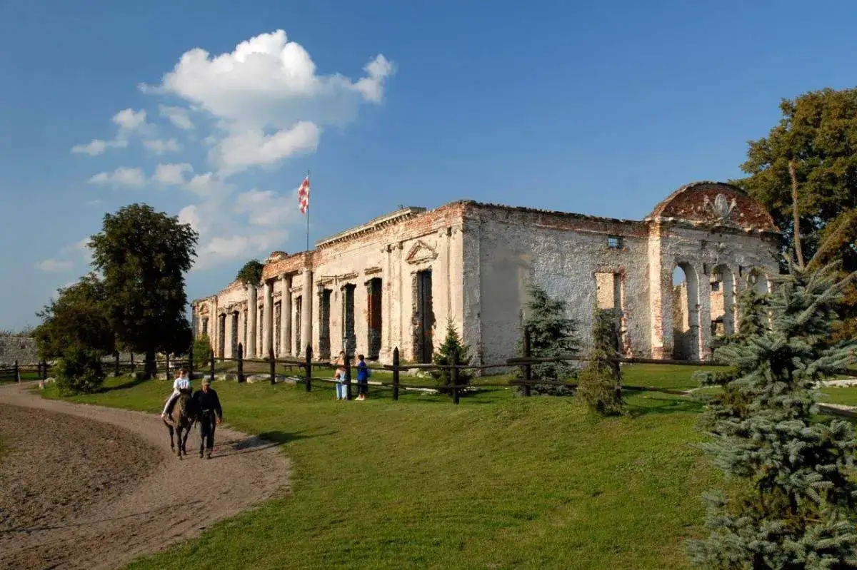Najlepsze atrakcje w Sobkowie: Zamek Rycerski i inne przygody
