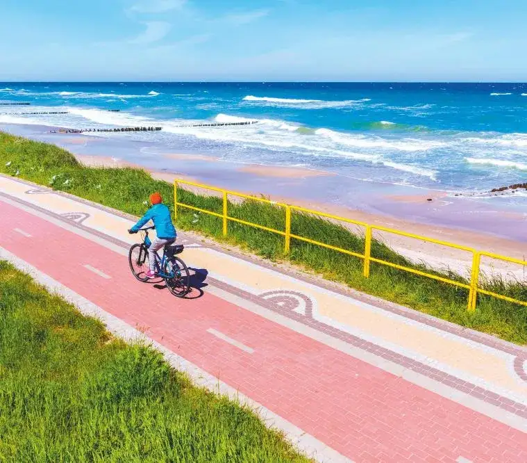 Jak dojechać z Kołobrzegu do Niechorza? Sprawdź tanie opcje podróży