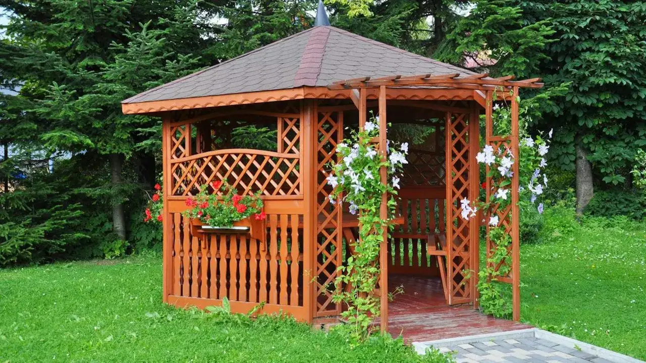 Budowa altany: Jak zrobić altanę ogrodową od A do Z?
