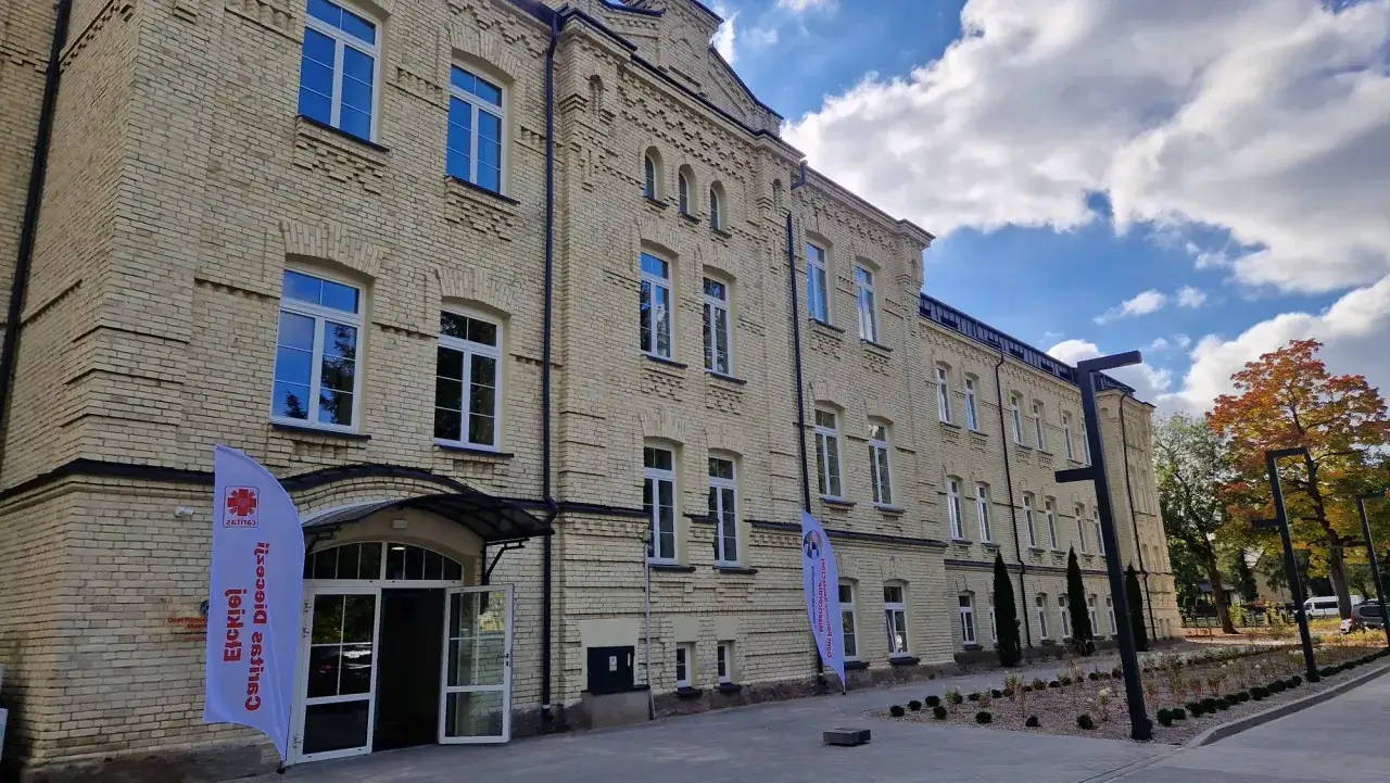 DPS Caritas Biskupice: Znajdź ciepło i opiekę. Jak się dostać?