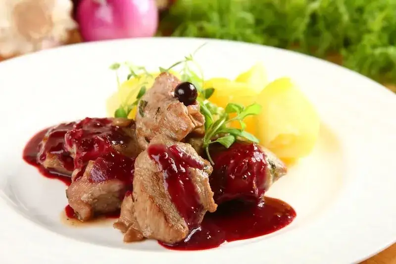 Jak przyprawić cielęcinę do duszenia, by uzyskać wyjątkowy smak