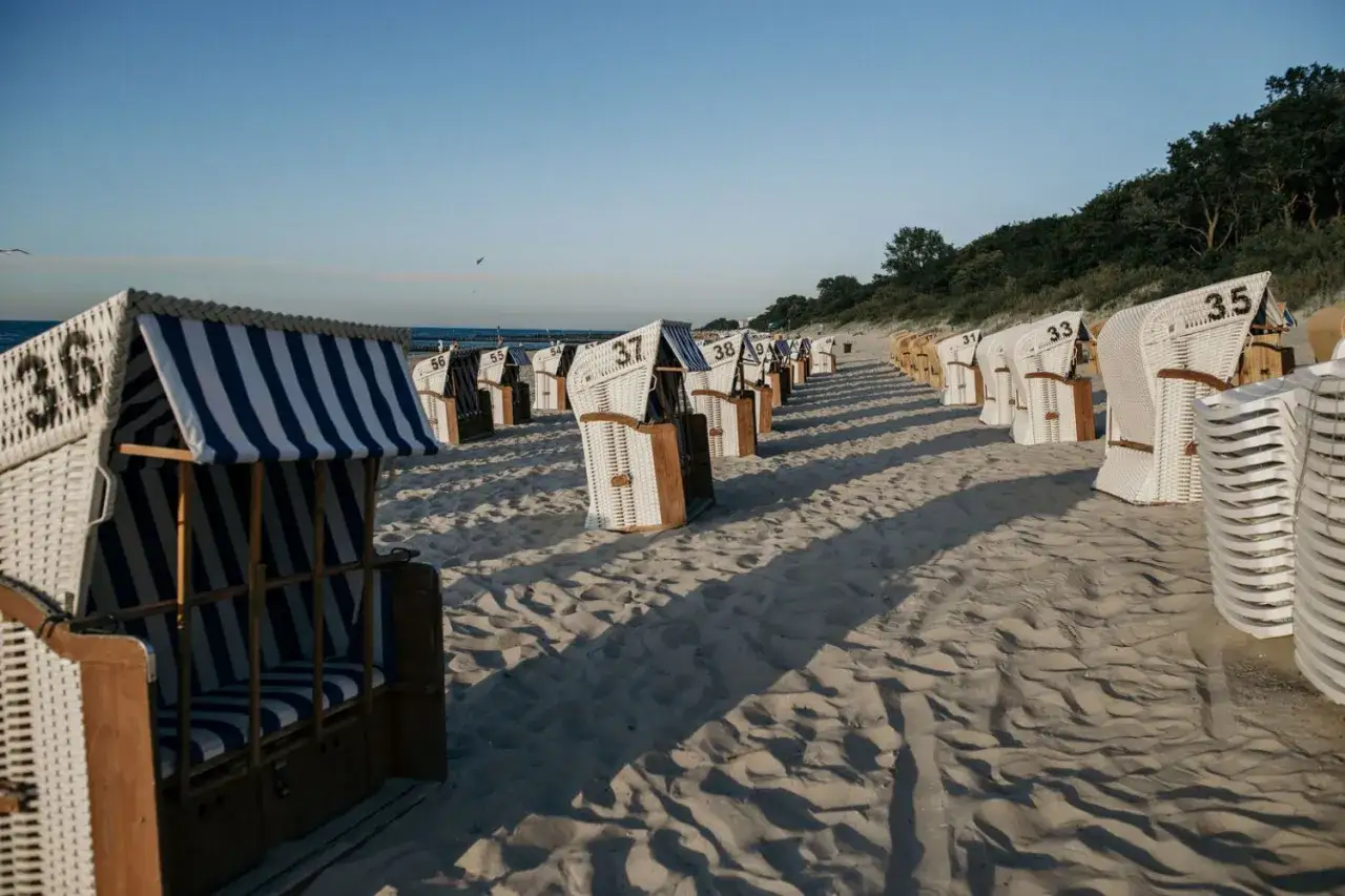 Ile kosztuje nocleg nad morzem? Sprawdź ceny i zaoszczędź!