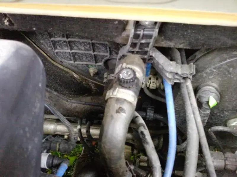 Gdzie jest korek spustowy chłodnicy passat b5? Oto co musisz wiedzieć