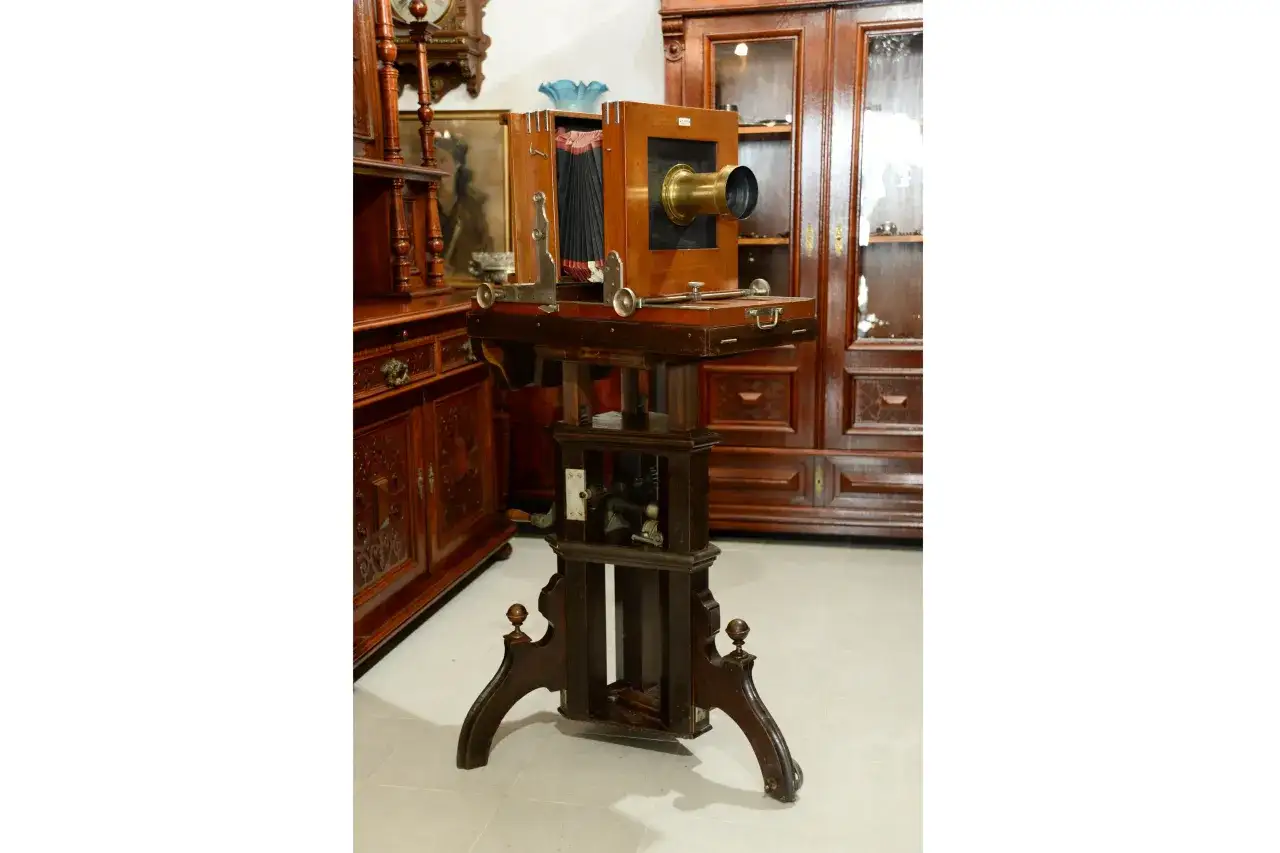 Kiedy wymyślono aparat fotograficzny? Kluczowe momenty w historii fotografii