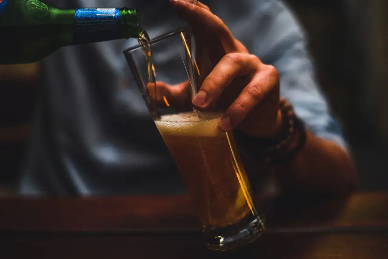 Czy jedno piwo dziennie to alkoholizm? Sprawdź, co mówią eksperci
