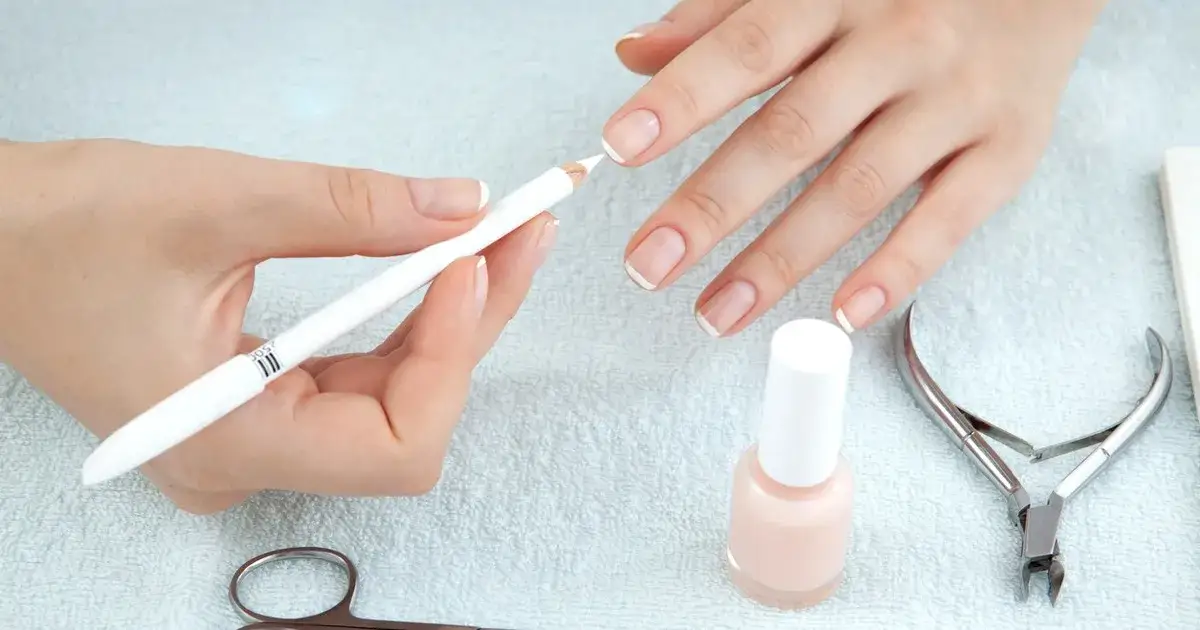 Co to jest french manicure? Odkryj jego elegancję i zastosowanie