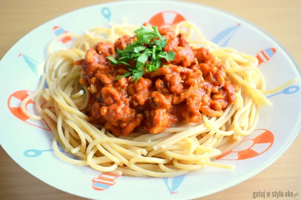 Proste spaghetti: przepis na idealny obiad w 30 minut!