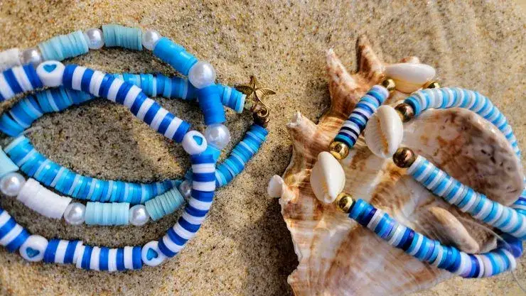 Własnoręczne bransoletki jak zrobić - proste kroki i materiały, które musisz znać