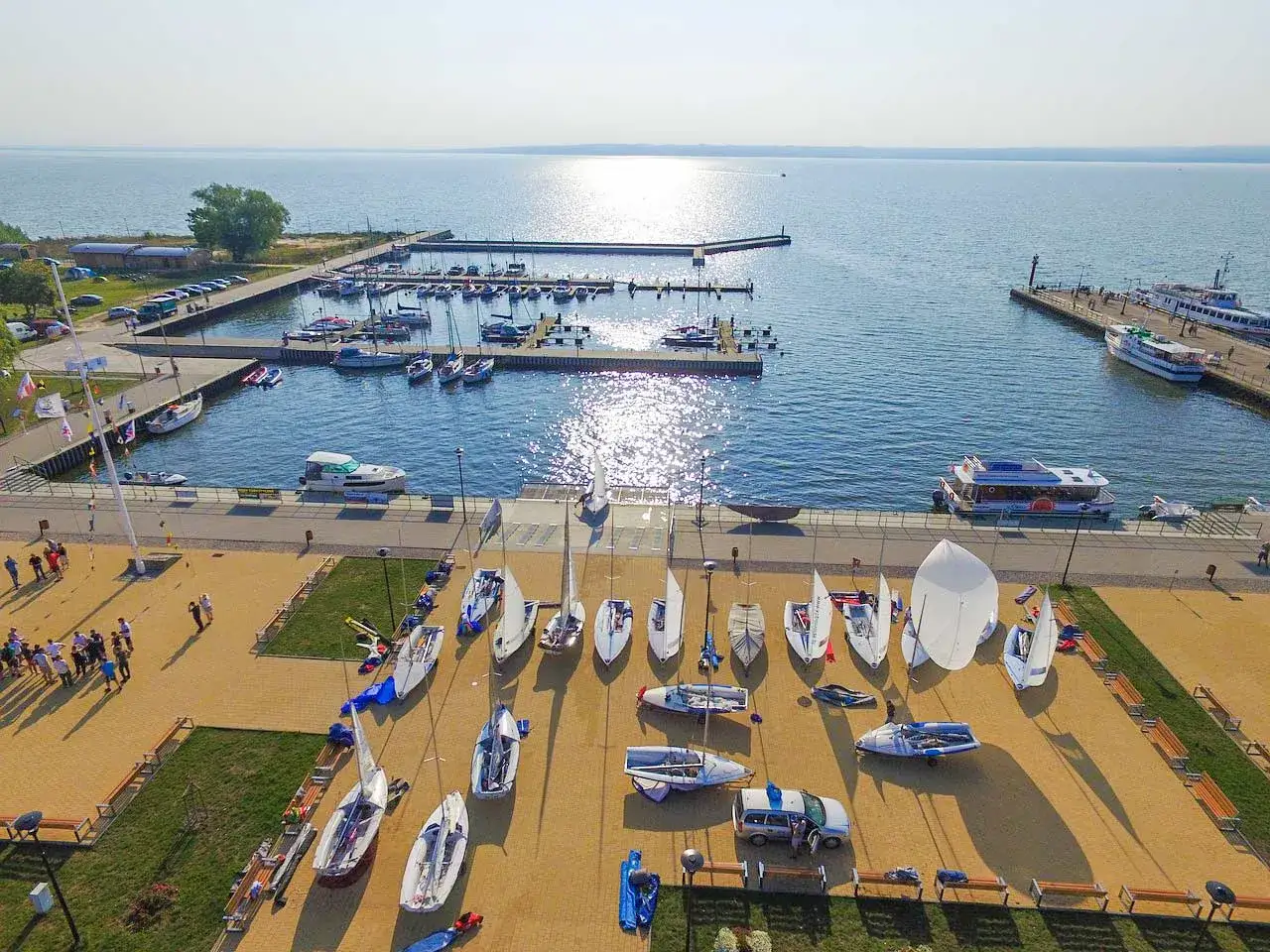 Krynica Morska: Co zwiedzać? Odkryj atrakcje i zaplanuj urlop!