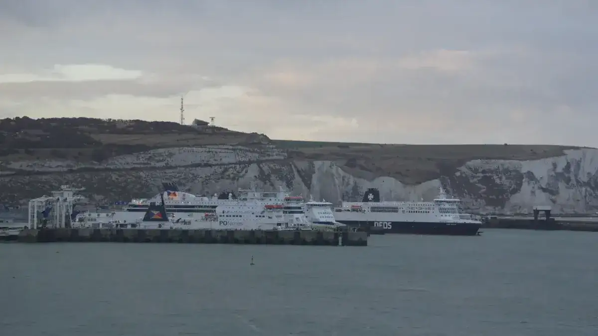 Ile się płynie promem do Anglii? Czas rejsów z różnych portów