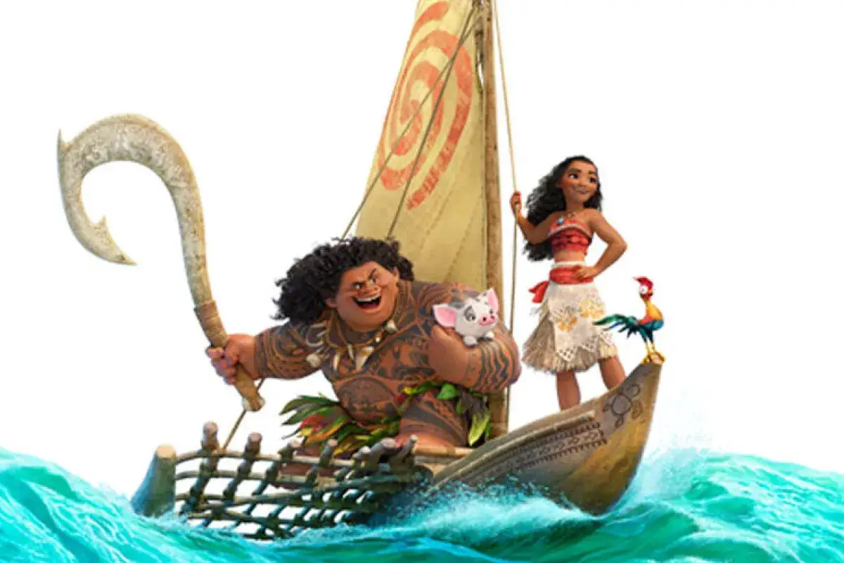 Maui, Vaiana und Schweinchen auf einem Boot im Meer.