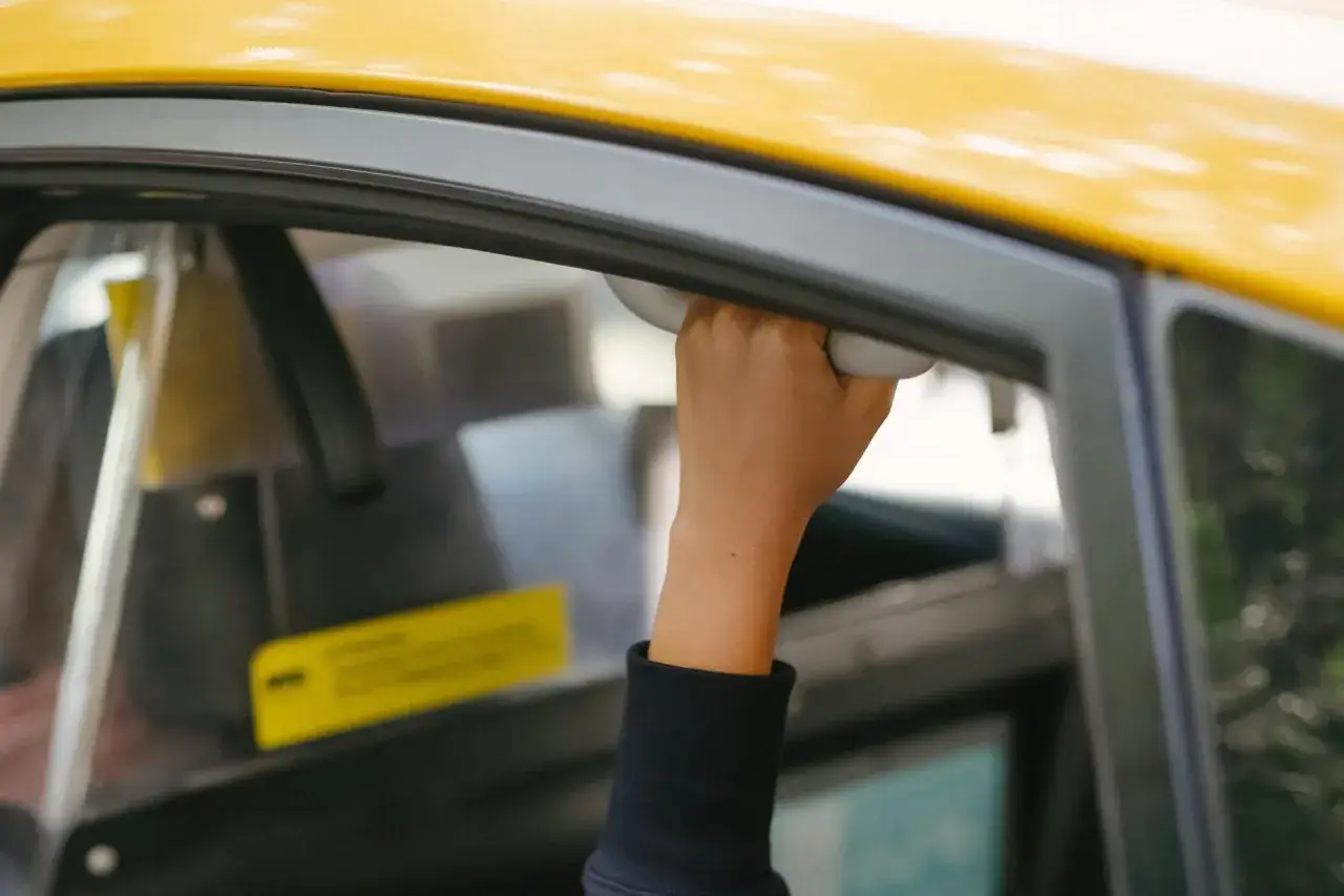 7 oznak że uchwyt drzwi w Twoim aucie może być niebezpieczny!