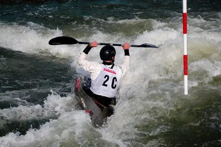 Kajakarstwo górskie w Krakowie - najlepsze trasy i kluby dla pasjonatów