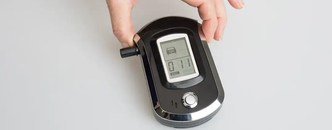 Jak kalibrować alkomat? Pełny przewodnik dla Twojego bezpieczeństwa