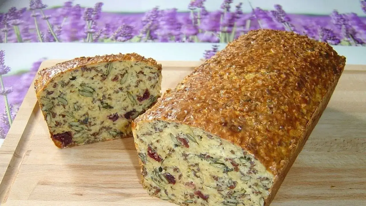 Jak upiec zdrowy chleb dietetyczny w domu? Przepisy i porady